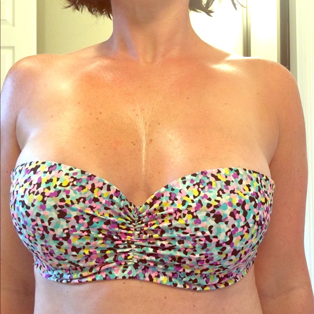 Victoria Secret bikini top. 36C or size 4/6.